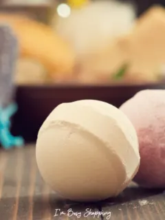 Bath Bombs with rings inside are extremely popular right now, especially now that Mother's day is just a few days away. Bath bombs are just so versatile — they can be a great gift for any kind of occasion. But the question is, which bath bomb should you choose?