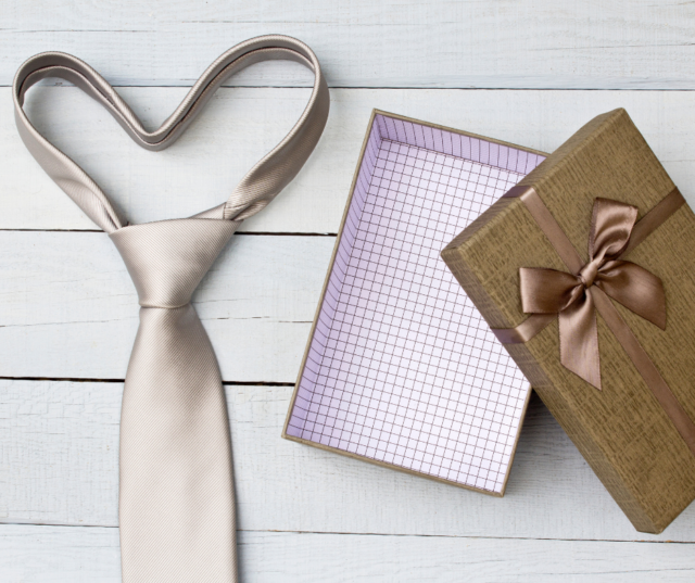 Modern and Traditional Anniversary Gifts By Year» I'm Busy Shopping