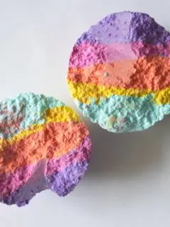 bath bombs with toys inside featured image